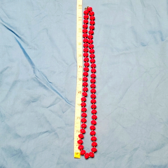 Vtg Bright red strand of beads - Picture 4 of 4